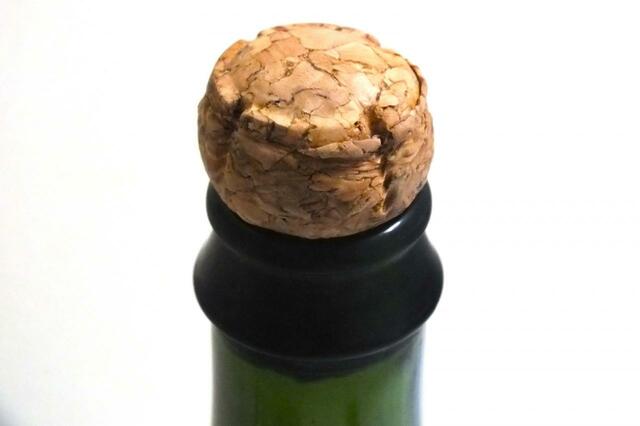 【カルディ　りんごバッグ：ラ・ブーシュ・オン・クール　シードル・アルティザン・ドゥー】ワインオープナーがなくても開けられます