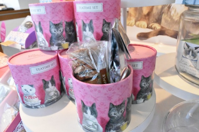 スイーツ詰め合わせのボックスもカワイイ！