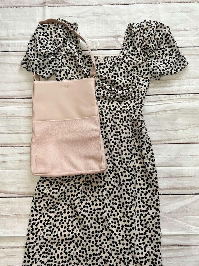 Her lip toのアイコン的存在のチェリー柄のドレスとコーデ♡『Her lip to 5th Anniversary Book One Handle Bag ver.Her lip to』小嶋陽菜完全監修「ハーリップトゥ」One Handle Bag（ワンハンドルバッグ）価格：3,289円（税込）