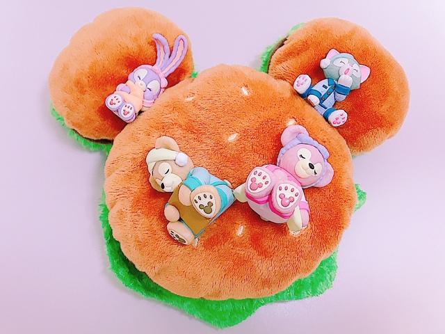 バーガークッションでスヤスヤ