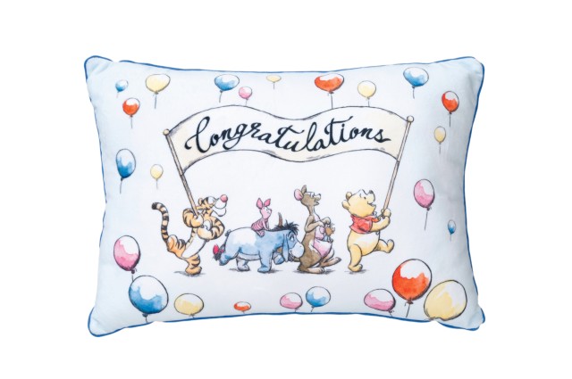 クッション 3,300円｜縦約33×横約44×厚さ約15cm｜東京ディズニーリゾートAfternoonTeaプロデュース限定アイテム第3期「くまのプーさん」｜東京ディズニーランド「ホームストア」、東京ディズニーシー「ベッラ・ミンニ・コレクション」