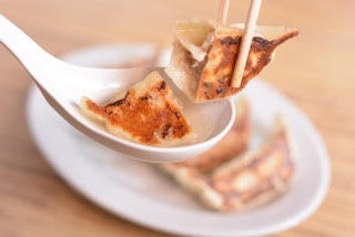 (3)新宿駆け込み餃子　＜東京都新宿区＞