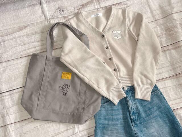 カジュアルなデニムスタイルに合わせてもかわいい♪