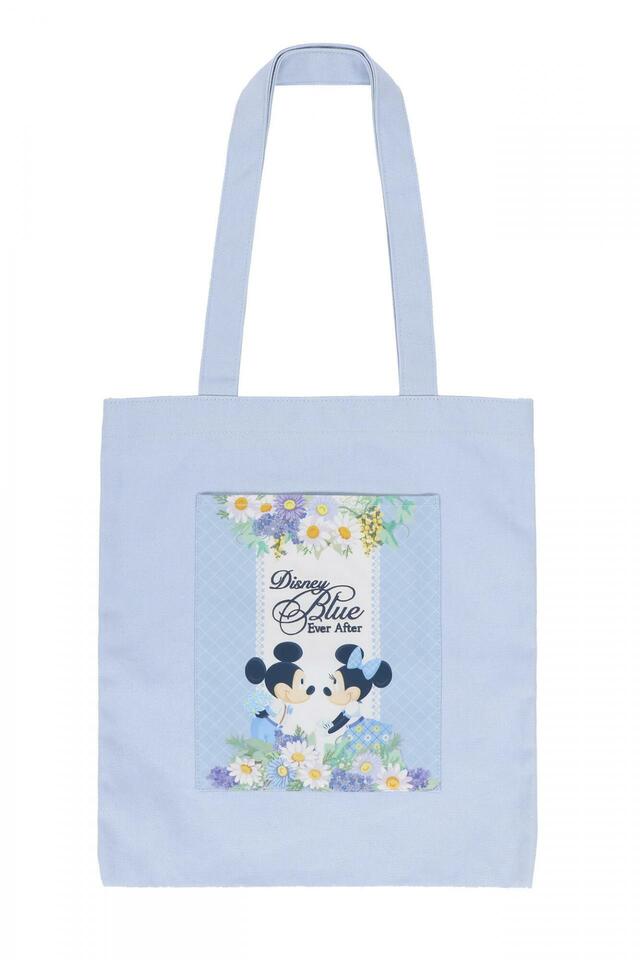 トートバッグ 2,900円｜サイズ：縦約39×横約35cm｜東京ディズニーリゾート「Disney Blue Ever After」グッズ｜発売日：2023年5月25日（木）｜販売店舗：東京ディズニーランド「ディズニー＆カンパニー」、東京ディズニーシー「ベッラ・ミンニ・コレクション」