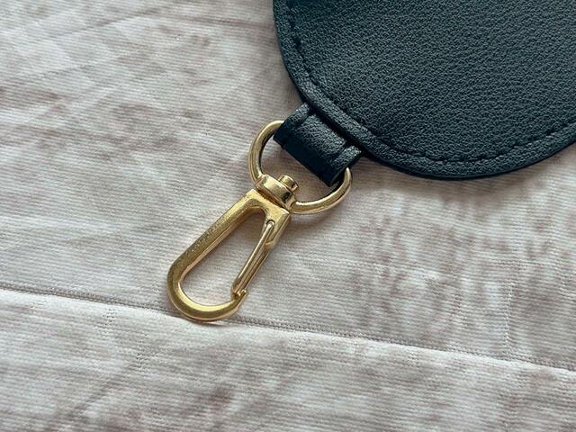 キーホルダークリップ付きなのでバッグなどにつけられます