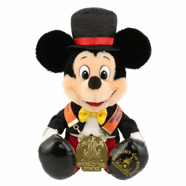 ぬいぐるみ 4,500円|サイズ:座った高さ約20cm|東京ディズニーリゾート40周年“ドリームゴーラウンド”「MEMORY-GO-ROUND」グッズ|発売日:2023年6月13日(月)|販売店舗:東京ディズニーランド「グランドエンポーリアム」、東京ディズニーシー「エンポーリオ」