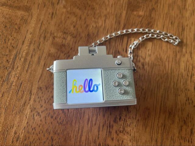 【3COINS ミニトイカメラ】画面をつけると可愛い画面でお出迎え