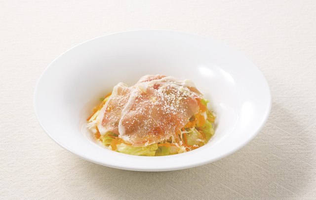 サラダにパクチーの清涼感をプラス!