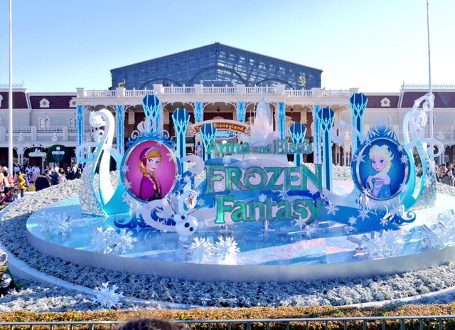 「アナとエルサのフローズン・ファンタジー」　©Disney