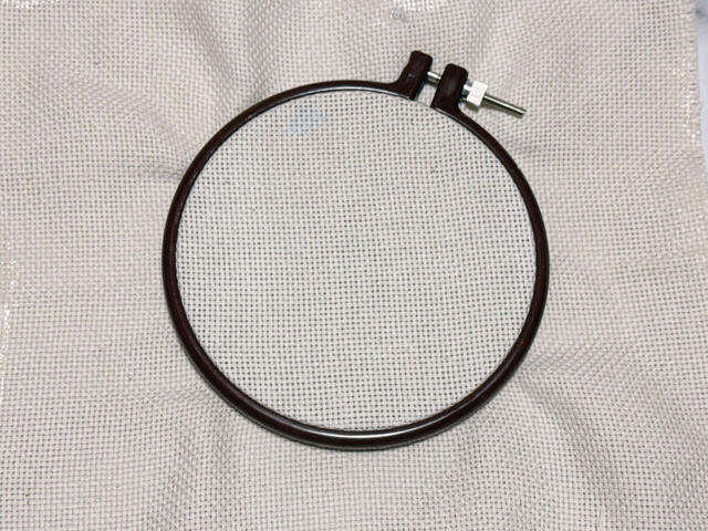 枠に土台布を張ります