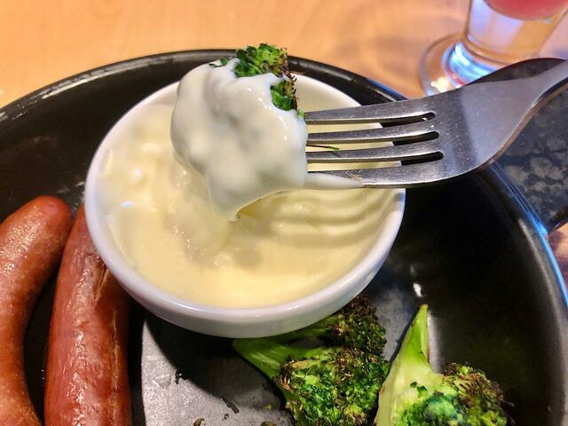 【ガストフィットメニュー】ブロッコリーを豪快にチーズソースに浸らせていただきます