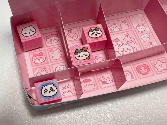 【おえかきぱふぇ　ちいかわスタンプ特大号付録】底部のイラストを参考にスタンプをしまっていきます