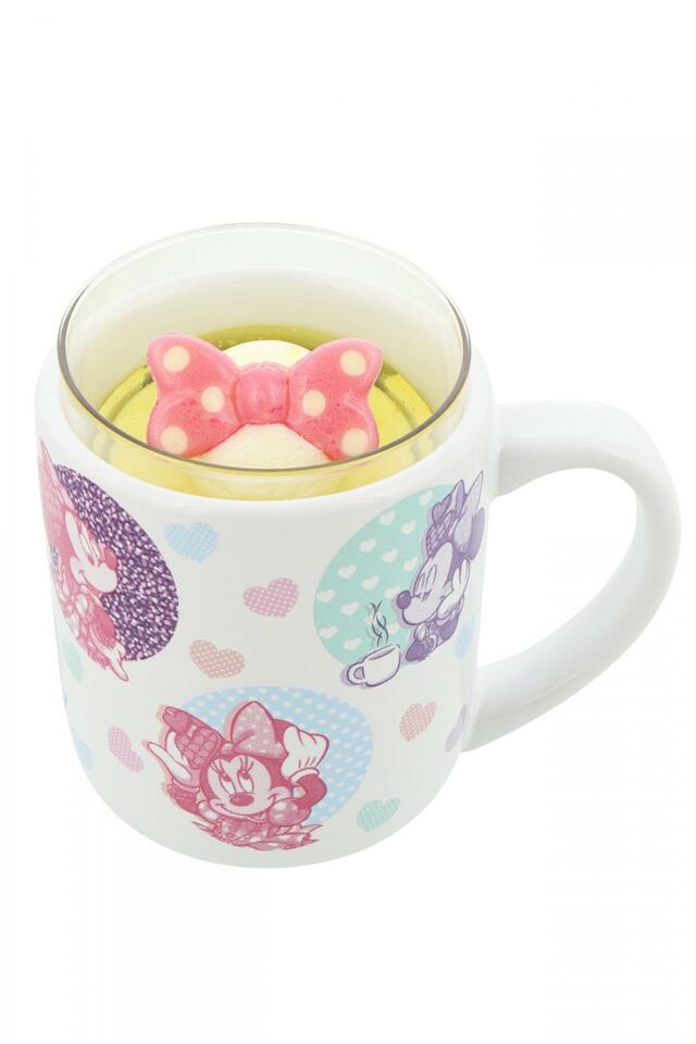 レモンゼリー＆チーズ風味のムース、スーベニアカップ付き 1,100円｜東京ディズニーランド「ディズニー・パルパルーザ“ミニーのファンダーランド”」スペシャルメニュー｜東京ディズニーリゾート40周年“ドリームゴーラウンド”｜発売期間：2024年1月9日（火）〜3月31日（日）｜販売店舗：東京ディズニーランド「スウィートハート・カフェ」「グランマ・サラのキッチン」