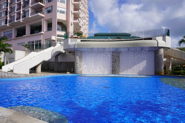 【オリエンタルホテル 沖縄リゾート＆スパ】ガーデンプール