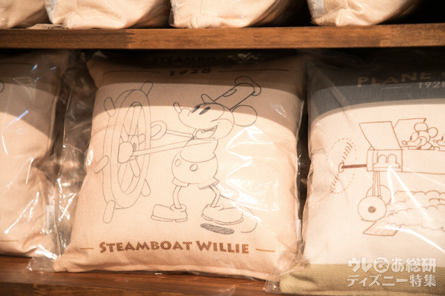 クッション 3,200円｜ディズニー・アート展
