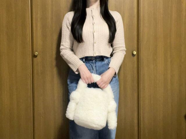 手で持ってもかわいい♪コンパクトなサイズ感ですが、存在感があるので持つだけで一気にオシャレに!