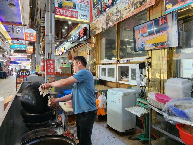 「元祖安東チムタク」の二代目主人