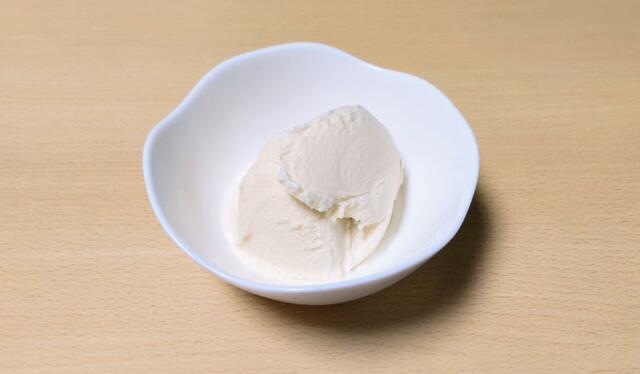 【コストコ　カークランドシグネチャー バニラアイスクリーム ツインパック　3.78L（1.89L×2個）　3198円】乳脂肪分が多く、濃厚なミルク感が味わえる