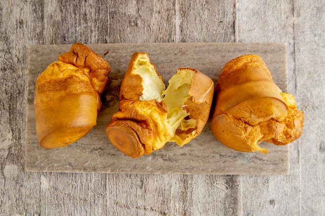 「1日100個限定 ポップオーバー」＜期間：2025年5月15日〜＞【自家製パン食べ放題ランチに“抹茶とピスタチオ“の期間限定パン＆1日100個限定”ポップオーバー“が登場！】