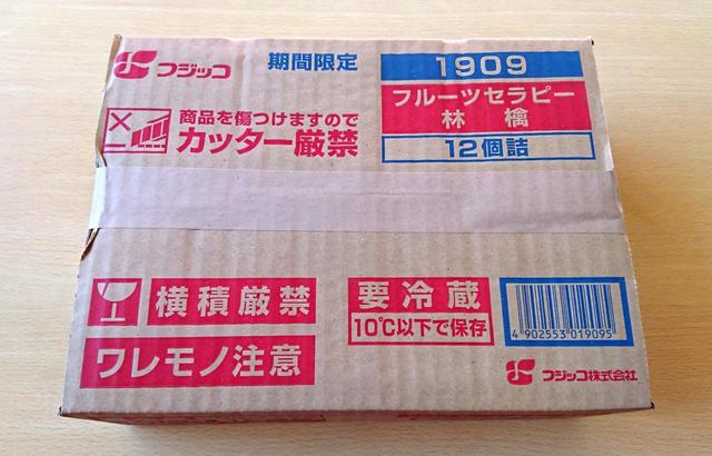 【フジッコ　フルーツセラピー 林檎　150g×12個　998円】ダンボールに入っており、いかにも業務用といった印象
