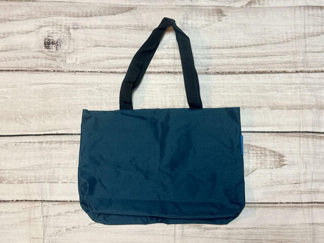 背面も装飾がないシンプルなデザイン