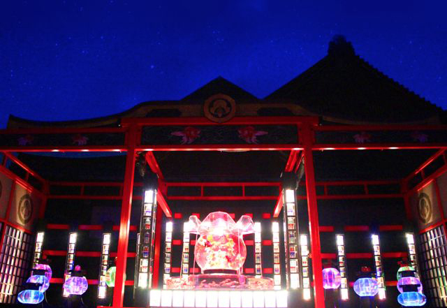 京都・元離宮二条城で開催の「アートアクアリウム城」