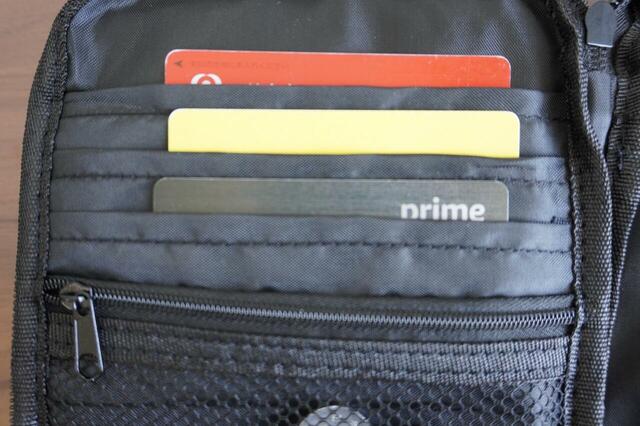 3つのカードポケット