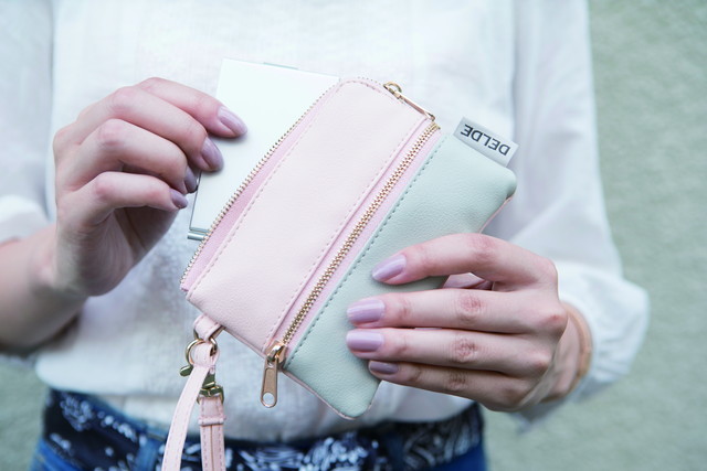 バッグにつけるミニポーチ