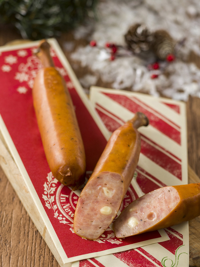 骨付きソーセージ（チーズ入り） 400円｜東京ディズニーシー「バーナクル･ビルズ」｜東京ディズニーリゾート「ディズニー・クリスマス」2019スペシャルメニュー