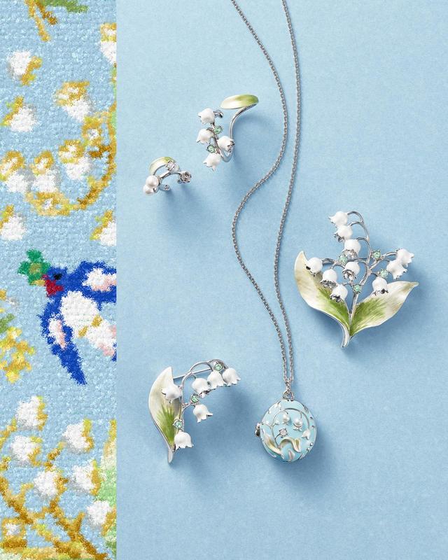 【ヴァンドームブティック】FEILER(フェイラー)とのコラボレーションアイテム:ブローチ(大)・ハンカチセット:16,500円(税込)/ロケットペンダント・ハンカチセット:22,000円(税込)