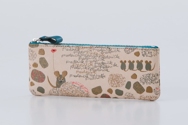 【印傳屋×フレデリック】絵本作品 ペンケースC［Beige×Frederick］7,260円／サイズは6.5×17.5×1cm