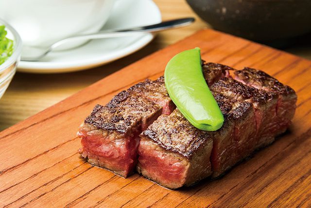 「熟成肉」の名店／但馬屋 虎ノ門ヒルズ店 （虎ノ門）　長期肥育 長期熟成黒毛和牛 ステーキランチ 2916円（120g／サラダ、スープ、ライス付）