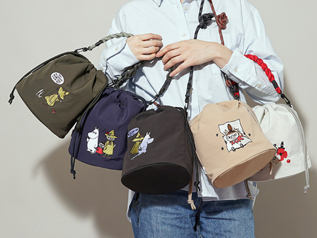 【MOOMIN(ムーミン) 北欧ブランド RMPK-05】刺繍デザインのコロンとしたフォルムの「2way巾着バッグ」実際に持つとこんな感じです