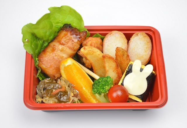 旅するラビの肉巻きおにぎり弁当 (800円)