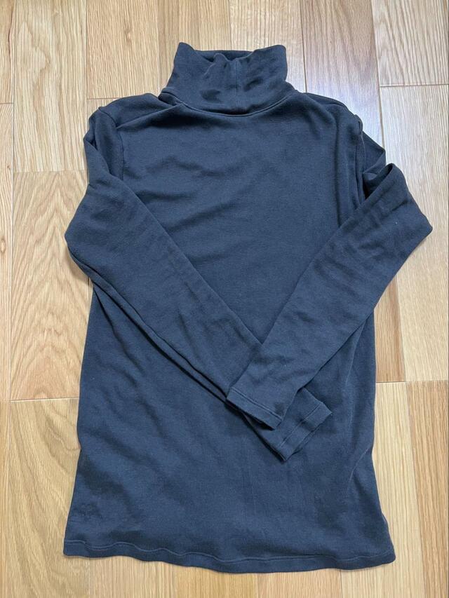 【無印良品 あったか綿 厚手 タートルネック長袖Ｔシャツ】洗濯前はシワが少し気になるが洗濯してすぐに干すとシワが気にならなくなった