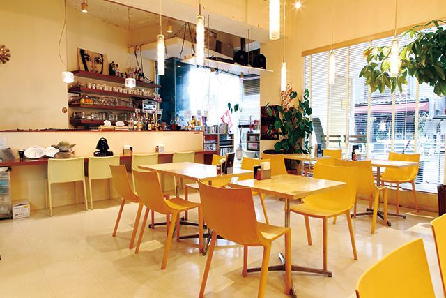 スープカレーの名店／札幌スープカレー イエローカンパニー（恵比寿）　  内観