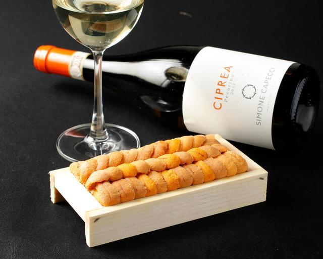 「うにく」と白ワインの極上のマリアージュ