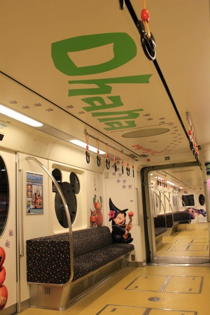 ハロウィーンデザインのスティッチ・エンカウンター・ライナー内装