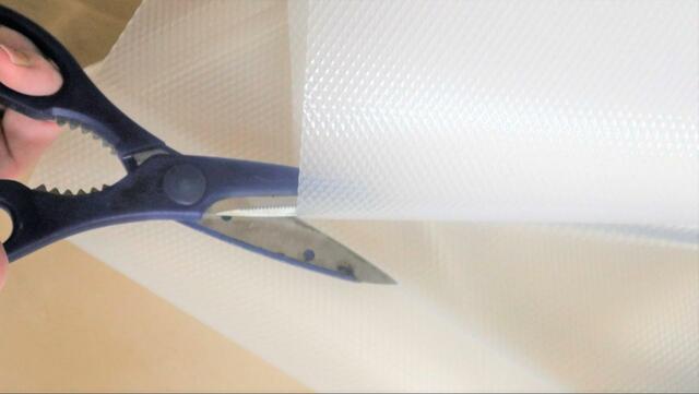 【ニトリ 滑り止めシート】ハサミで好きなサイズにカットして使える