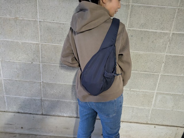 【GU スリングショルダーバッグ】バッグ自体がとても軽いため、半日ほど使っても肩への負担はほとんど感じませんでした!