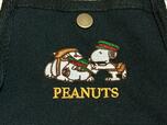 前面に郵便局員に扮したスヌーピー&オラフの刺繍入りデザイン!