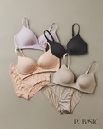 【ピーチ・ジョン「PJ BASIC」シリーズ】ノンワイヤーブラ各￥2,189　ショーツ各￥990