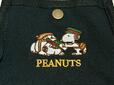 前面に郵便局員に扮したスヌーピー＆オラフの刺繍入りデザイン！