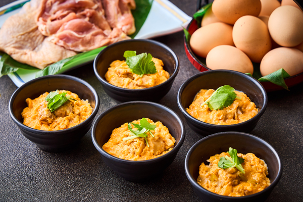 「伊達鶏と会津地鶏卵の親子丼」<期間:2026年4月6日~4月26日>【福島の伝統料理&名物グルメが勢ぞろい!ホテルメトロポリタンで「産地と技の饗宴 ふくしまフェア」開催!】