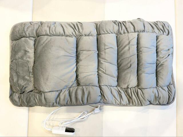 【Gadeel 電気座布団】サイズは（約）幅45.5×縦87cm。背もたれのある一般的な椅子であれば、種類を問わず取り付けられそうです