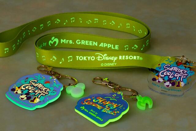 東京ディズニーリゾート スペシャルイベント「サマー・クールオフat Tokyo Disney Resort」Mrs. GREEN APPLEコラボグッズ|販売店舗:東京ディズニーランド「ディズニー&カンパニー」、東京ディズニーシー「エンポーリオ」|発売日:2025年7月24日(木)