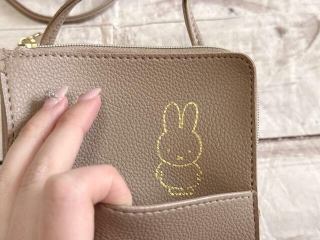 ポケットの内側を見ると、全身のミッフィーが！