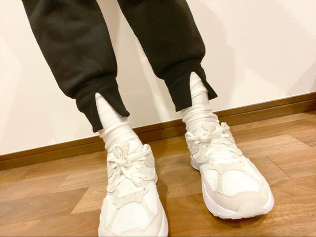 【coca 裏起毛ピンタックジョガーパンツ】ハイソックスと合わせるのもおすすめです◎