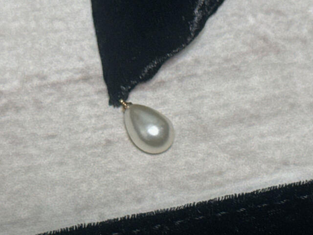 ビッグリボンの先にはパールがあしらわれており、細部までこだわりを感じます！