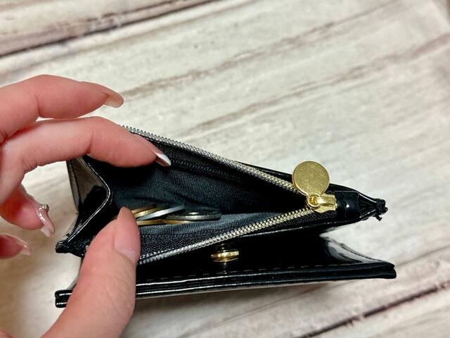 コイン収納スペースは、サイドにマチ付き!